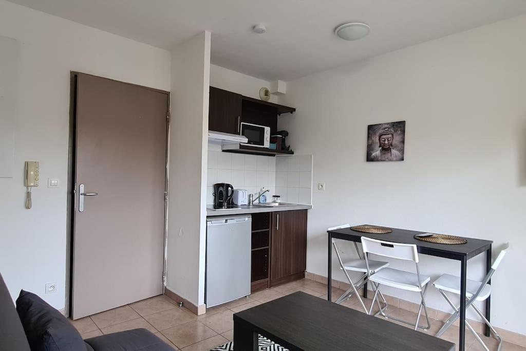 B210 Appartement Disneyland Paris Parking Et Wifi Montévrain Exterior photo